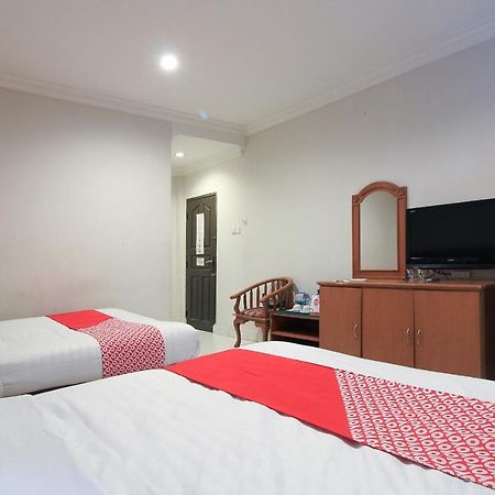 Oyo 717 Hotel Dharma Utama Syariah Pekanbaru Exterior foto