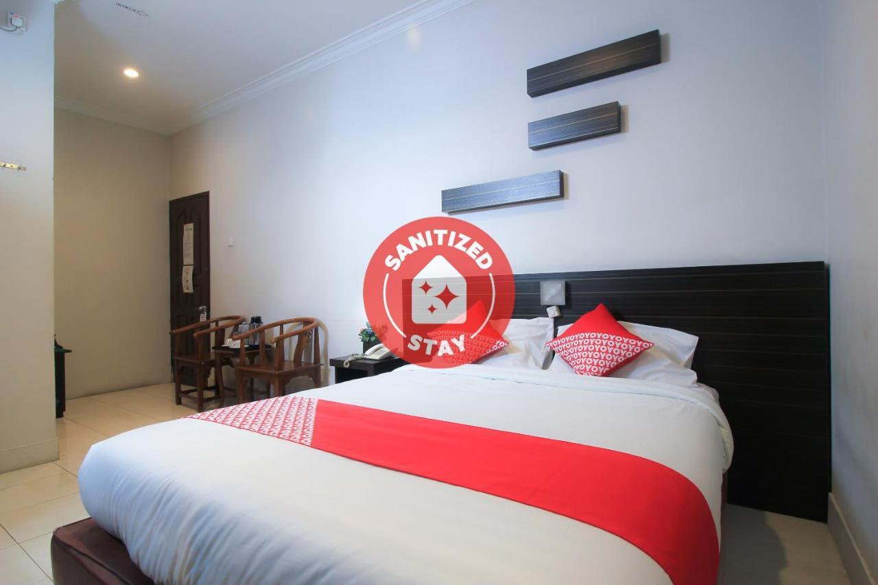Oyo 717 Hotel Dharma Utama Syariah Pekanbaru Exterior foto