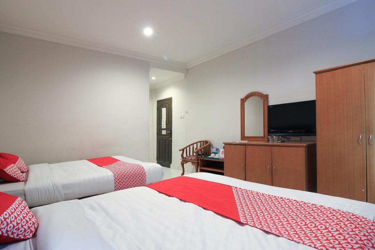 Oyo 717 Hotel Dharma Utama Syariah Pekanbaru Exterior foto