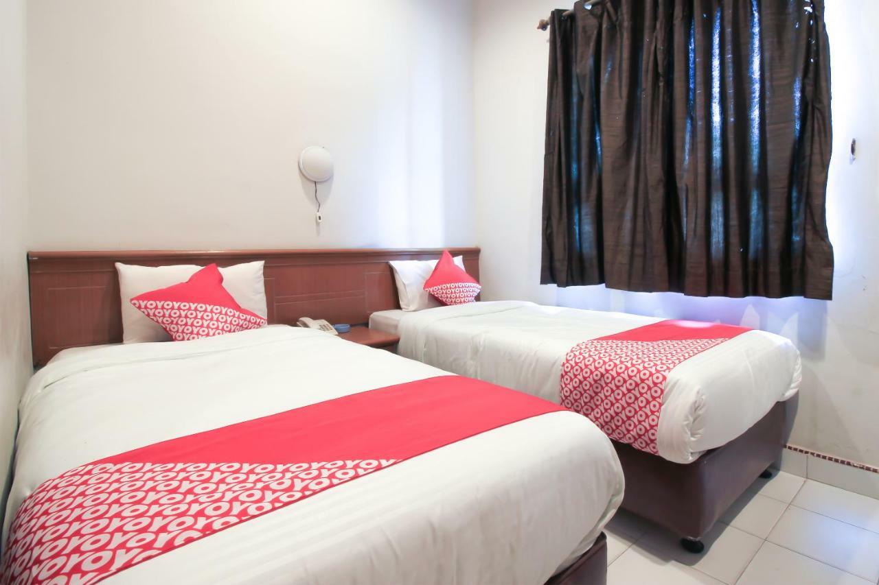 Oyo 717 Hotel Dharma Utama Syariah Pekanbaru Exterior foto