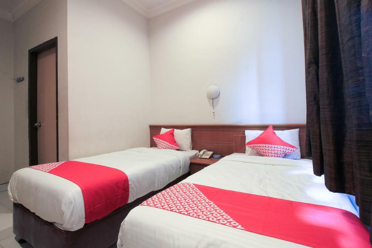 Oyo 717 Hotel Dharma Utama Syariah Pekanbaru Exterior foto