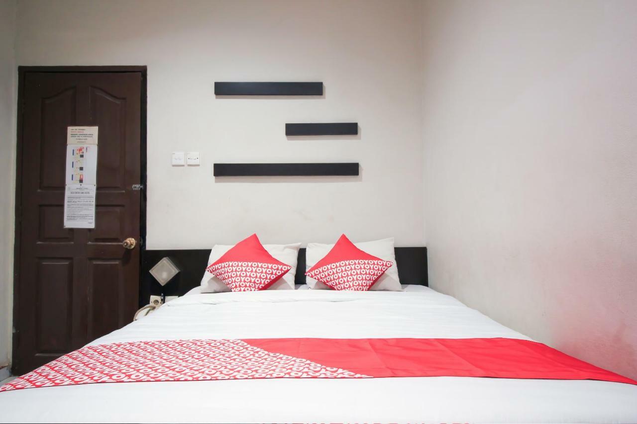 Oyo 717 Hotel Dharma Utama Syariah Pekanbaru Exterior foto