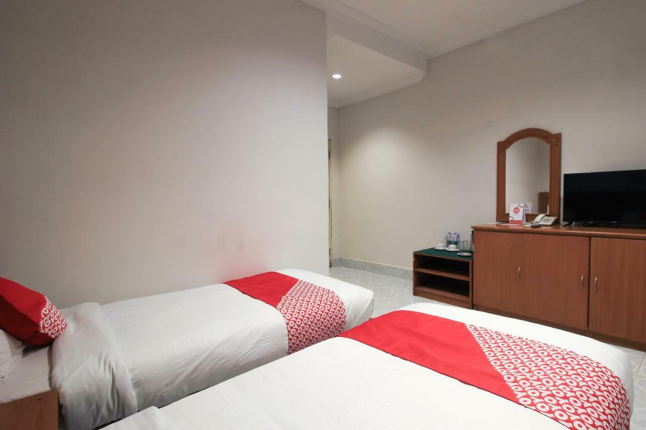 Oyo 717 Hotel Dharma Utama Syariah Pekanbaru Exterior foto