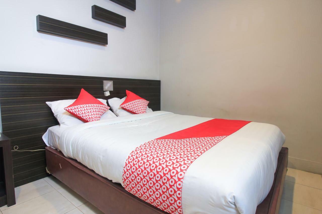 Oyo 717 Hotel Dharma Utama Syariah Pekanbaru Exterior foto