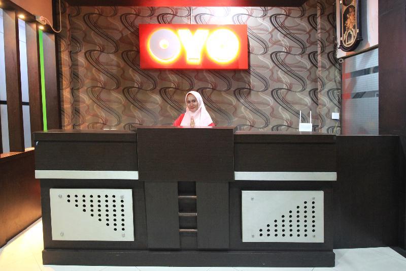 Oyo 717 Hotel Dharma Utama Syariah Pekanbaru Exterior foto