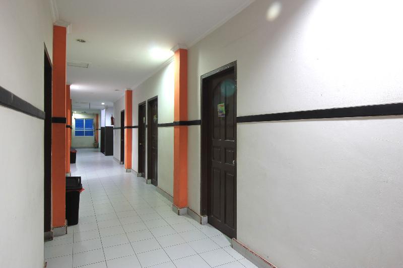 Oyo 717 Hotel Dharma Utama Syariah Pekanbaru Exterior foto